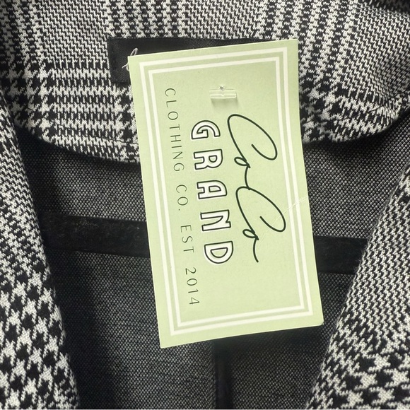 Love Tree Plaid Blazer in Black and White - Picture 4 of 4